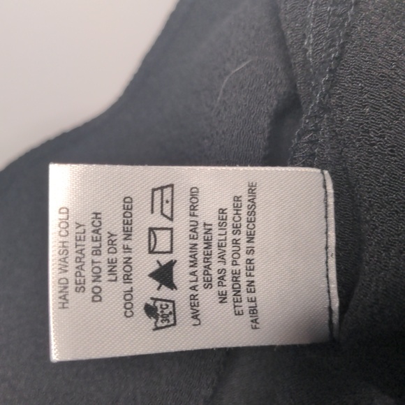 EUC✨ RO & DE medium black strappy tank with color criss-cross straps - Picture 16 of 16